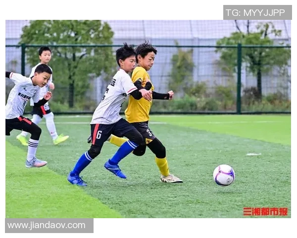 传承足球明星联赛高峰精神助力青少年成长与发展 传承足球明星联赛高峰精神助力青少年成长与发展