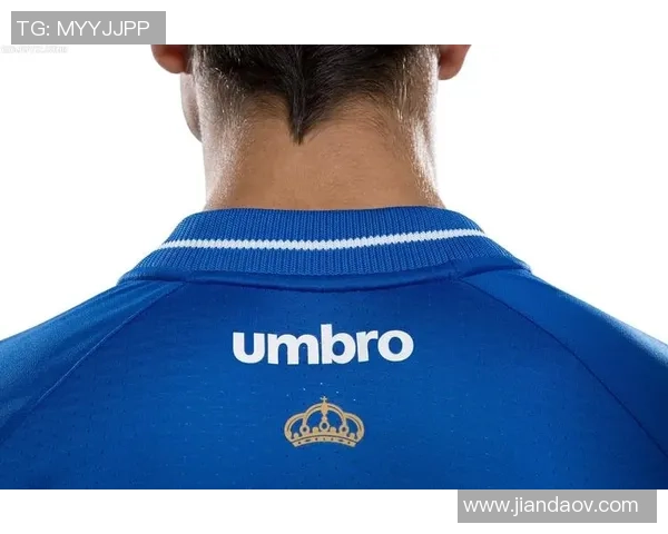 探索Umbro短袖足球衫的时尚与功能性完美结合,助你在球场上尽显风采 探索Umbro短袖足球衫的时尚与功能性完美结合,助你在球场上尽显风采