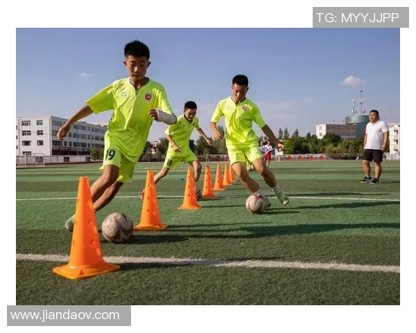探索zb足球的魅力与发展潜力,助力青少年足球梦想的实现与成长 探索zb足球的魅力与发展潜力,助力青少年足球梦想的实现与成长