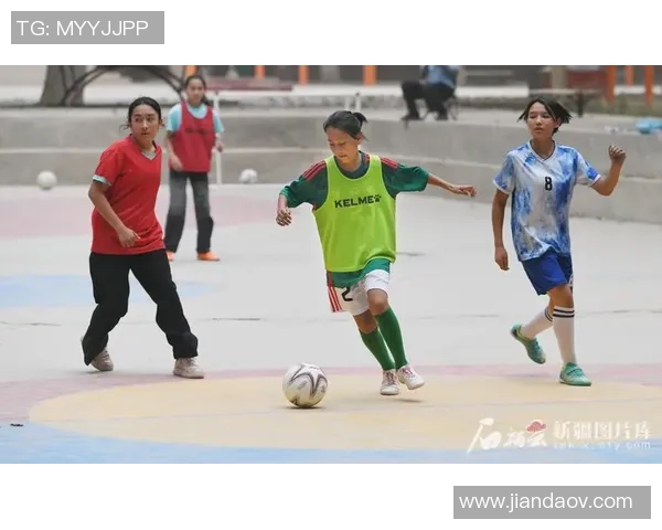 追逐绿茵场上的梦想小孩足球梦的成长与坚持